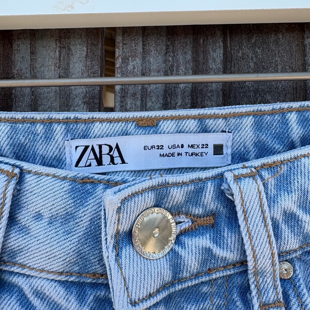 Zara Women's Blue Buttonfly Shorts